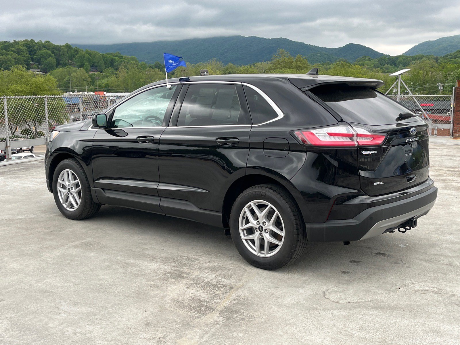 Certified 2023 Ford Edge SEL w/ Convenience Package AWD/4WD image 4
