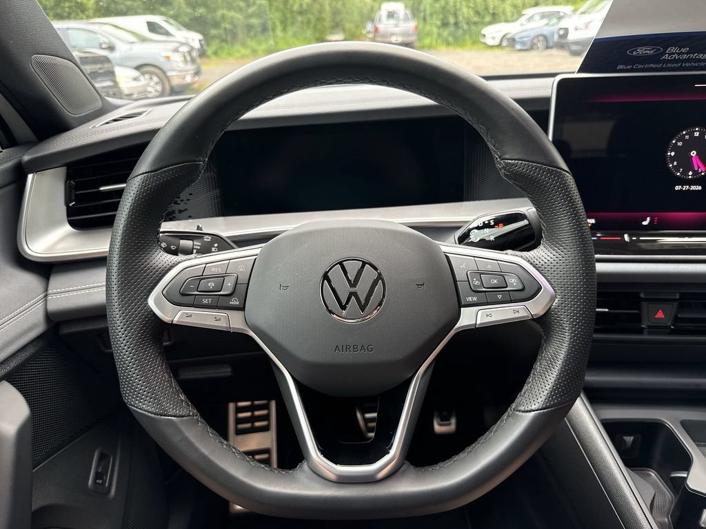 Used 2025 Volkswagen Tiguan SE R-Line AWD/4WD image 14