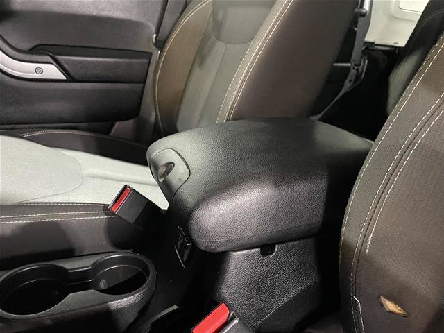 Used 2018 Jeep Wrangler Unlimited Sahara AWD/4WD image 33
