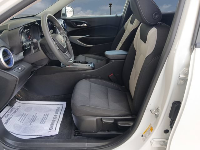 Used 2025 Chevrolet Trax LS w/ LS Convenience Package FWD image 9