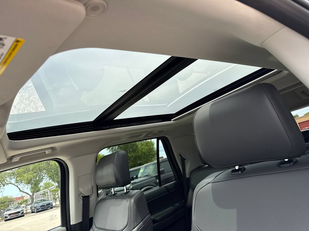 Certified 2025 Ford Expedition Active RWD image 9