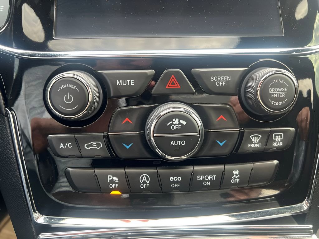 Used 2020 Jeep Grand Cherokee Altitude AWD/4WD image 31