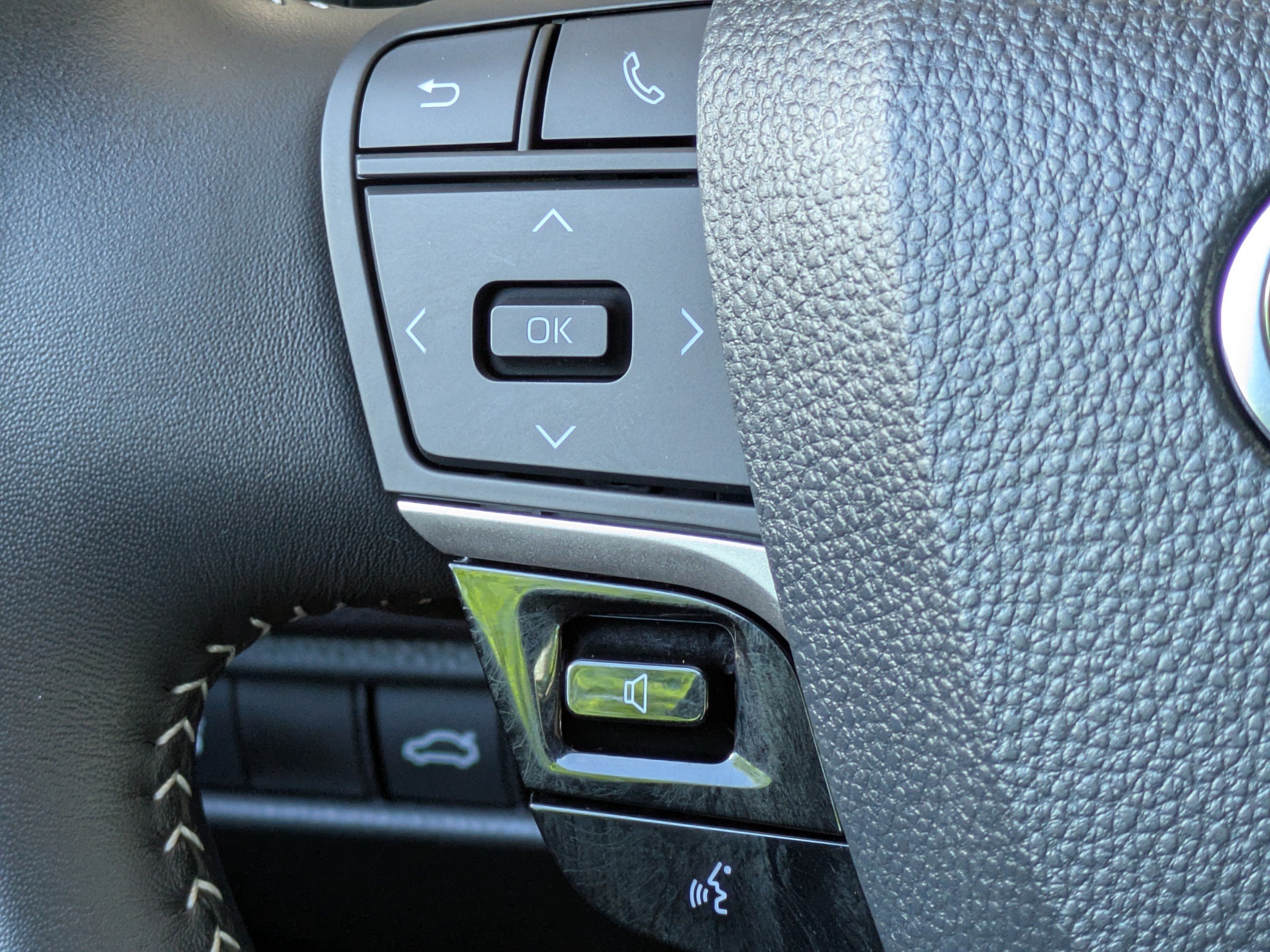 Used 2025 Toyota Camry SE FWD image 24