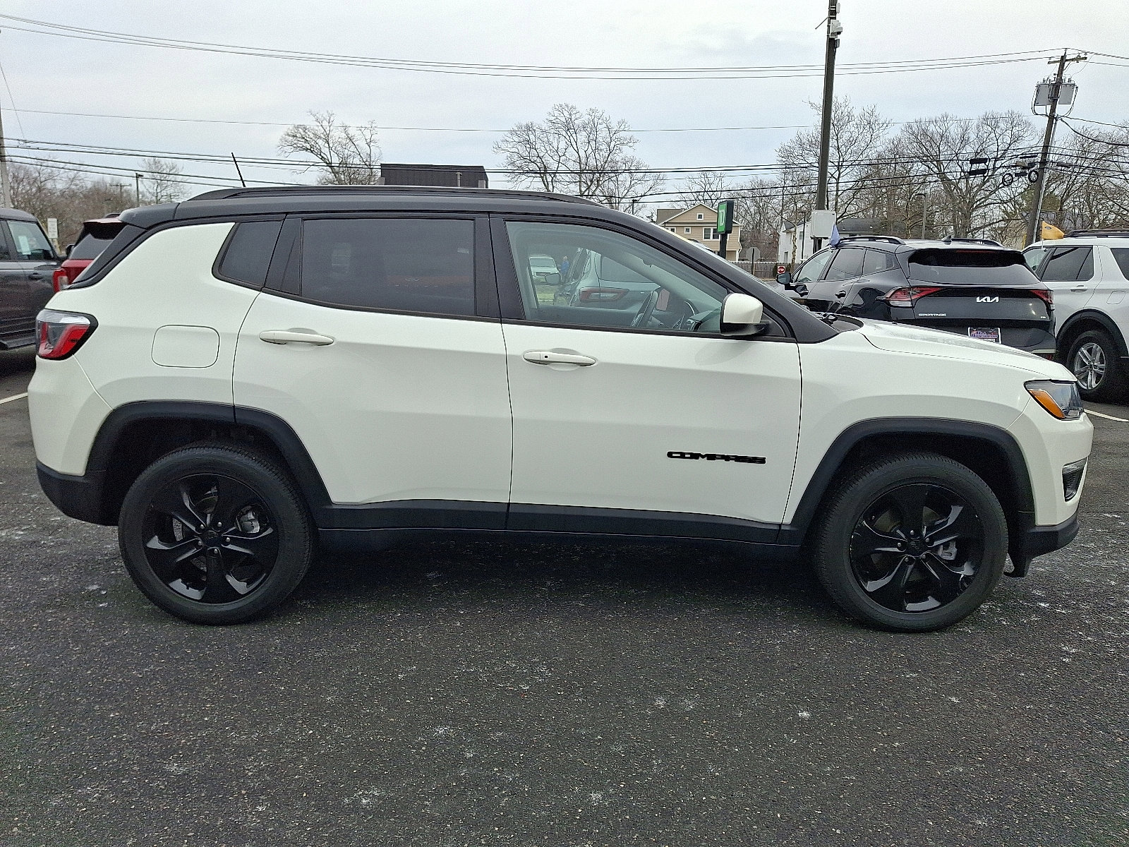 Used 2020 Jeep Compass Latitude image 3