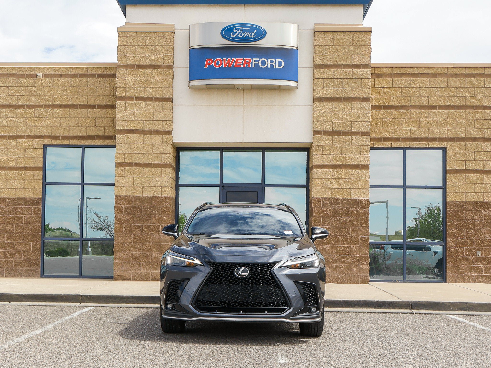 Used 2022 Lexus NX 350 F Sport w/ Towing Package (2000 Lbs) AWD/4WD image 3