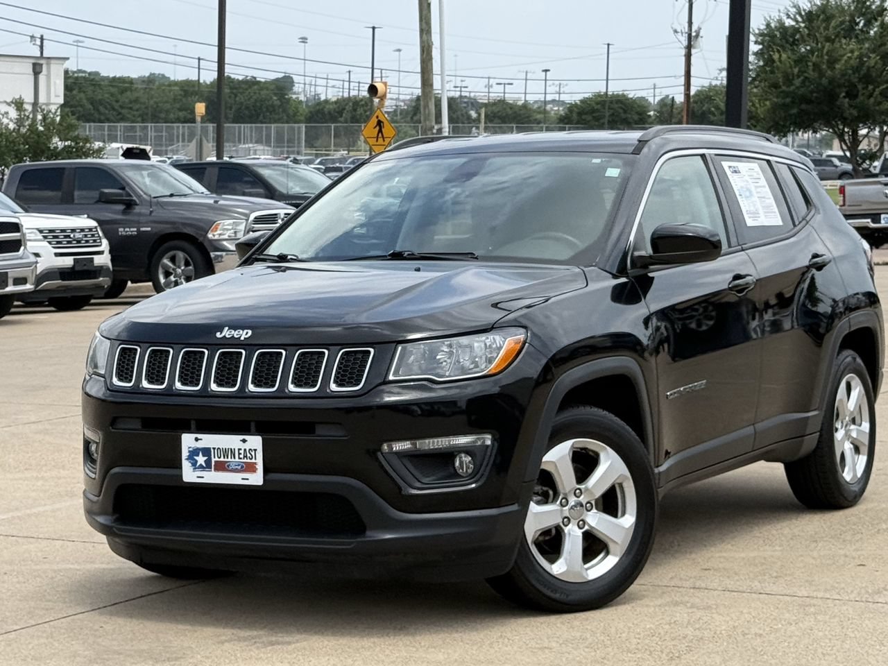 Used 2018 Jeep Compass Latitude w/ Popular Equipment Group FWD image 2