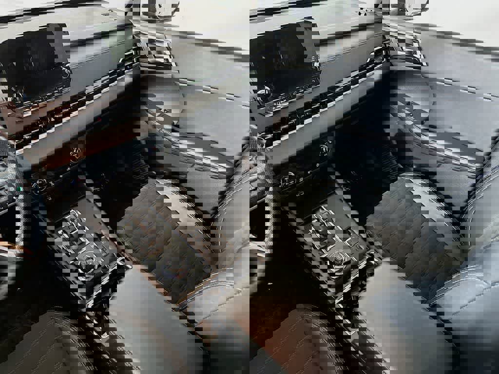 Used 2024 Mitsubishi Outlander SE image 11