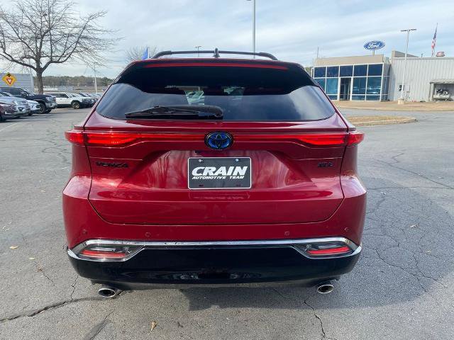 Used 2023 Toyota Venza Nightshade image 4
