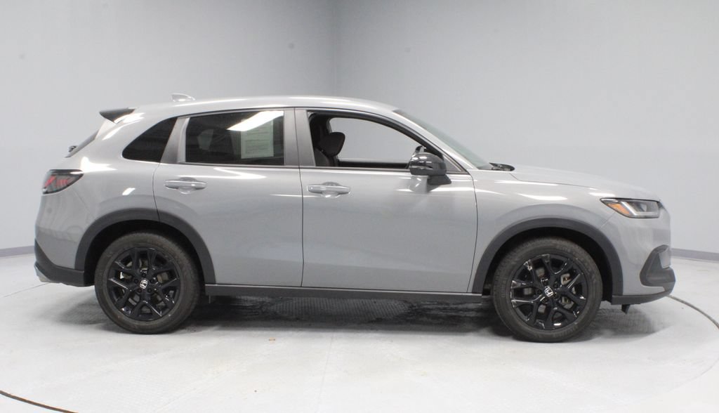 Used 2025 Honda HR-V Sport image 11