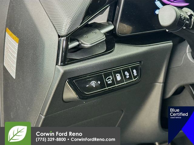 Used 2023 Kia Niro SX Touring image 14