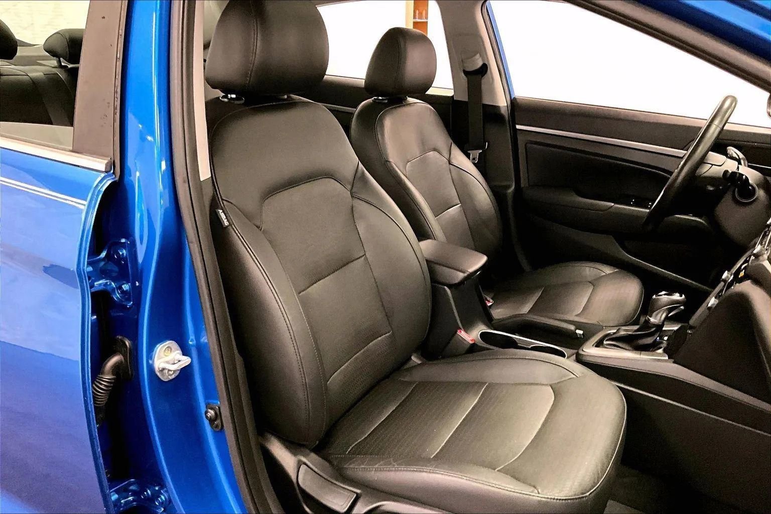 Used 2017 Hyundai Elantra Limited w/ Limited Tech Package 04 image 7