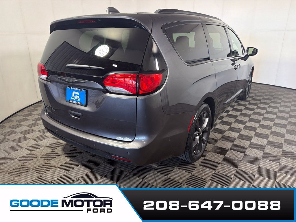 Used 2020 Chrysler Pacifica Touring-L Plus FWD image 7