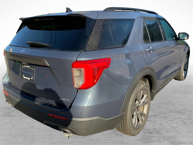 Certified 2021 Ford Explorer XLT w/ Equipment Group 202A AWD/4WD image 2