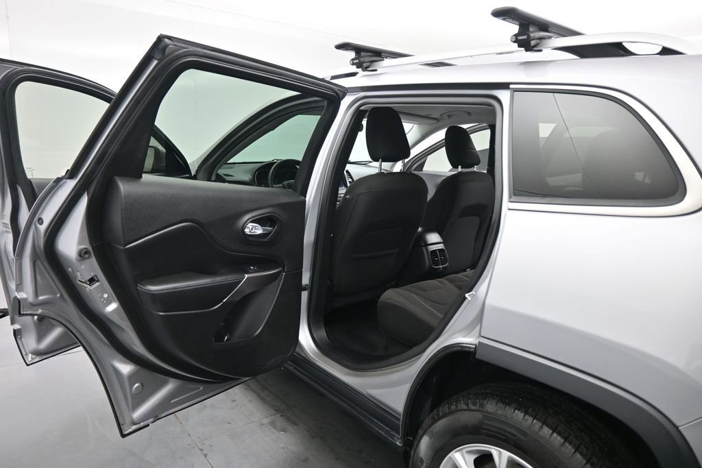 Used 2019 Jeep Cherokee Latitude w/ Popular Appearance Group AWD/4WD image 15
