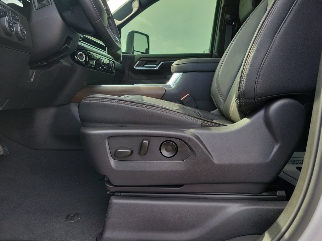 Used 2024 Chevrolet Silverado 3500 High Country w/ High Country Premium Package AWD/4WD image 19