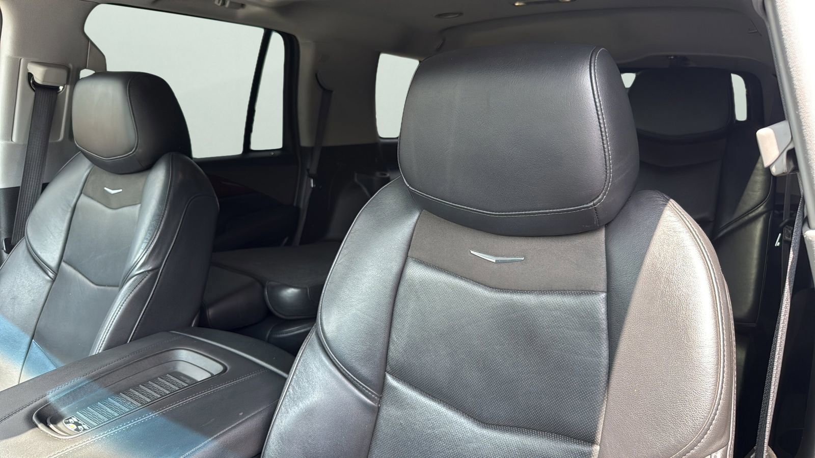 Used 2018 Cadillac Escalade Luxury RWD image 9