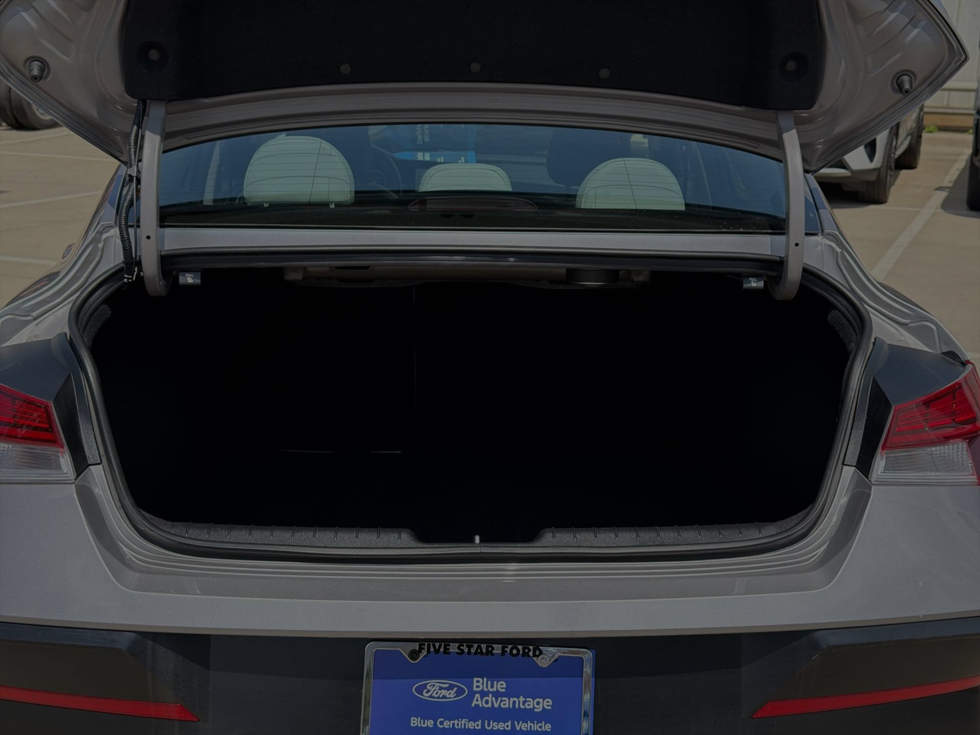 Used 2025 Hyundai Elantra Limited FWD image 24