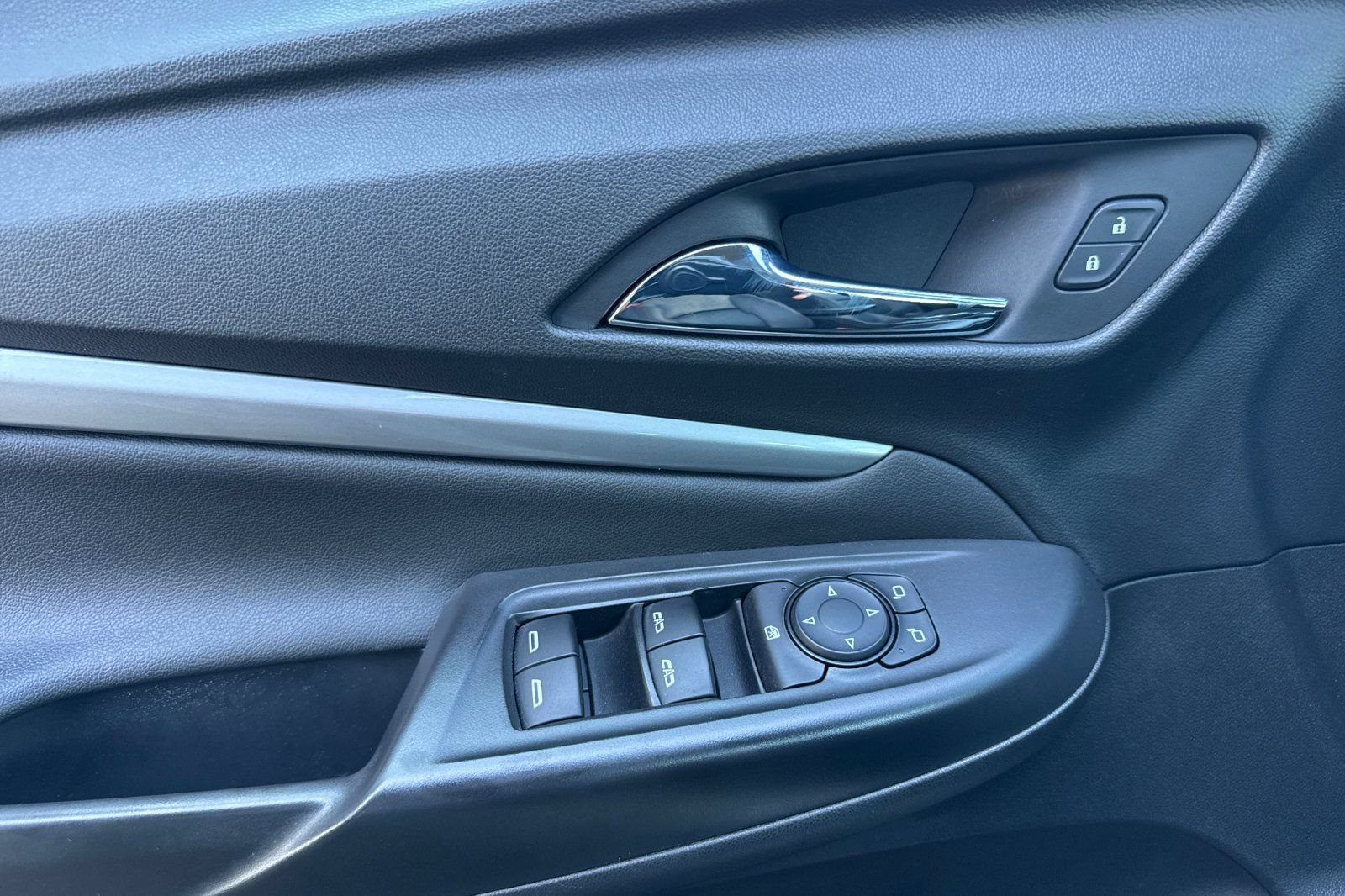 Used 2023 Chevrolet Bolt EUV LT w/ Convenience Package FWD image 10