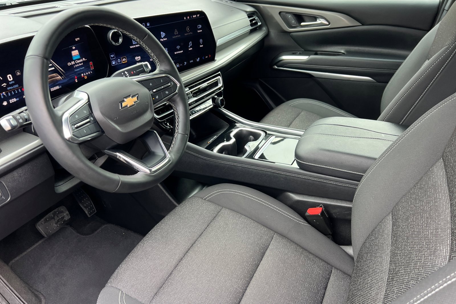 Used 2024 Chevrolet Traverse LT image 11