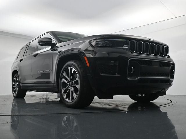 Used 2025 Jeep Grand Cherokee L Overland w/ Luxury Tech Group IV AWD/4WD image 34