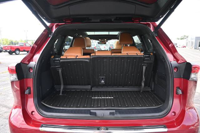 Used 2021 Toyota Highlander Platinum AWD/4WD image 12