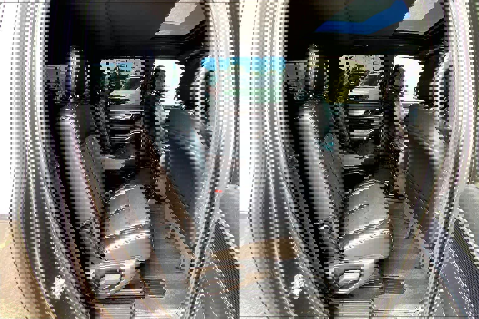 Used 2024 Jeep Wagoneer L Series II w/ Convenience Group I image 20