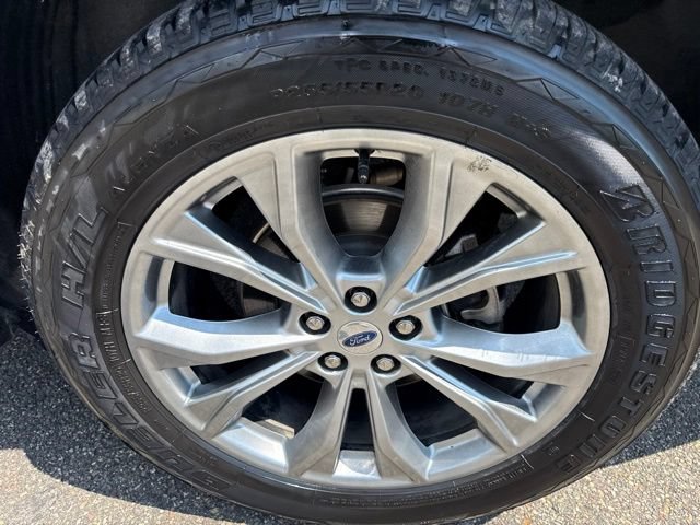 Certified 2022 Ford Explorer Limited w/ Equipment Group 301A AWD/4WD image 11