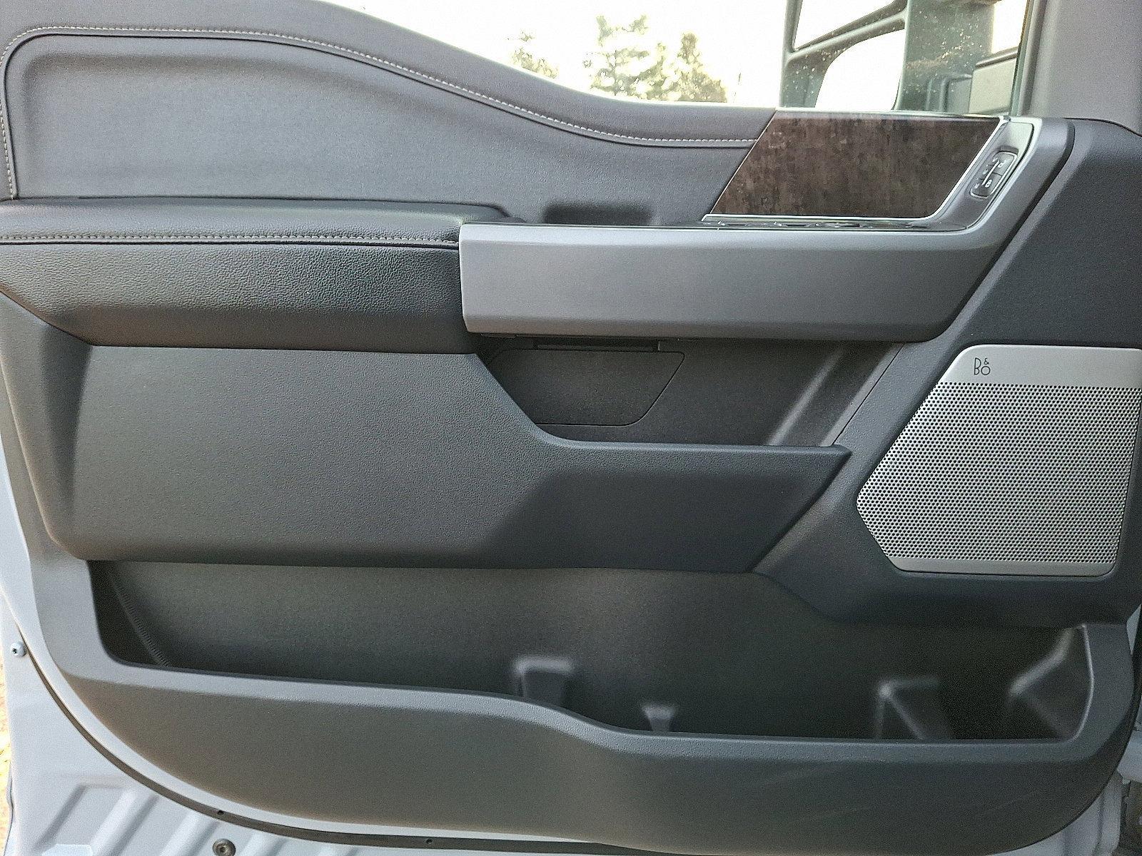 Certified 2025 Ford F350 Lariat w/ Lariat Ultimate Package image 12