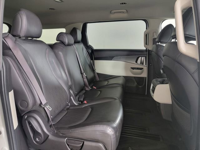 Used 2023 Kia Carnival LX FWD image 17