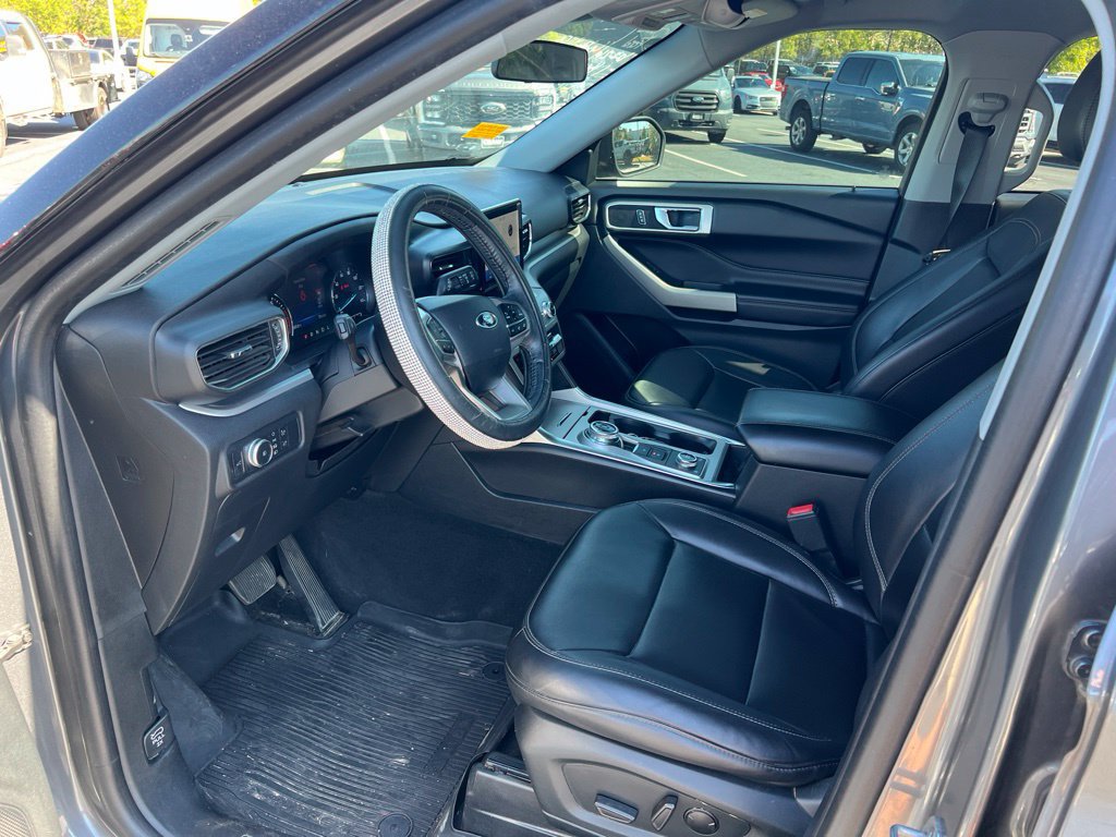 Certified 2022 Ford Explorer XLT w/ Equipment Group 202A AWD/4WD image 9