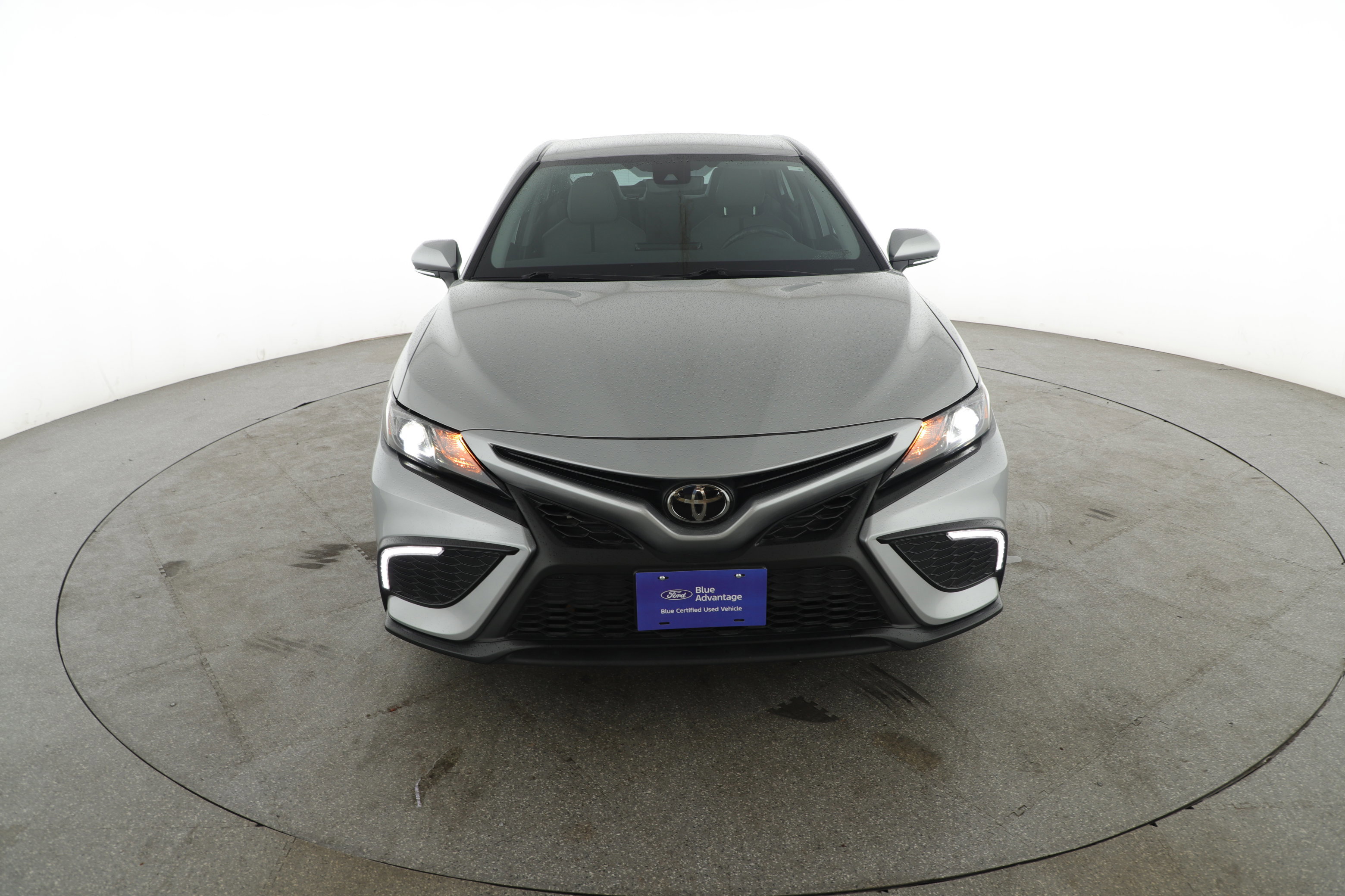 Used 2023 Toyota Camry SE image 3