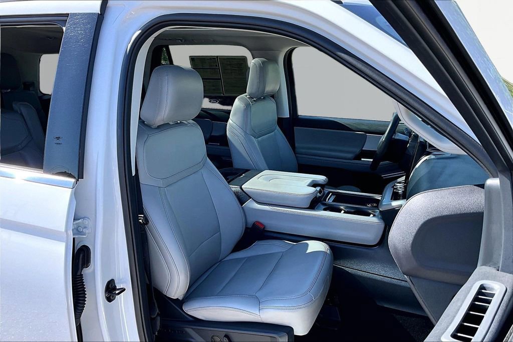 Certified 2025 Ford Expedition Active AWD/4WD image 9