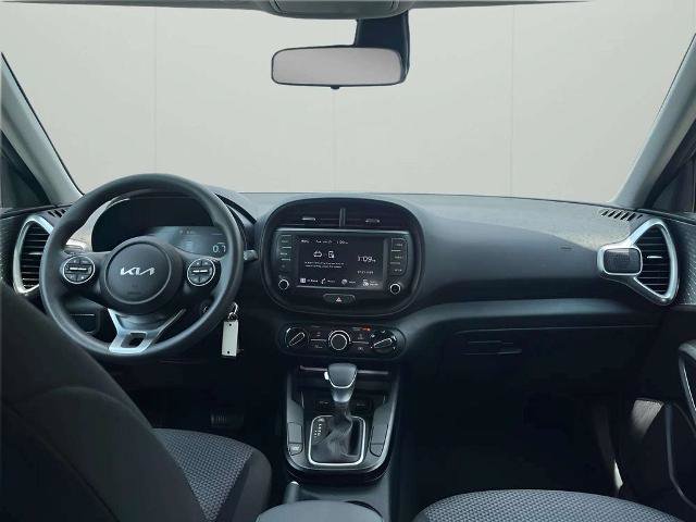 Used 2025 Kia Soul LX w/ LX Technology Package FWD image 13