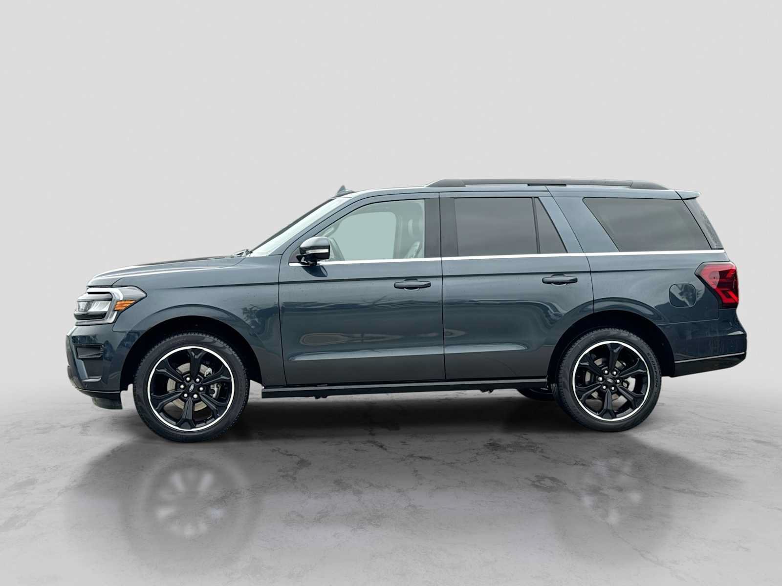 Certified 2024 Ford Expedition Limited AWD/4WD image 3