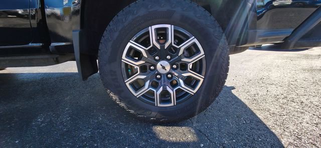 Used 2024 Chevrolet Colorado Z71 w/ Z71 Convenience Package 2 image 6