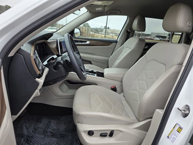 Used 2024 Volkswagen Atlas SE w/ Black Wheel Package image 13