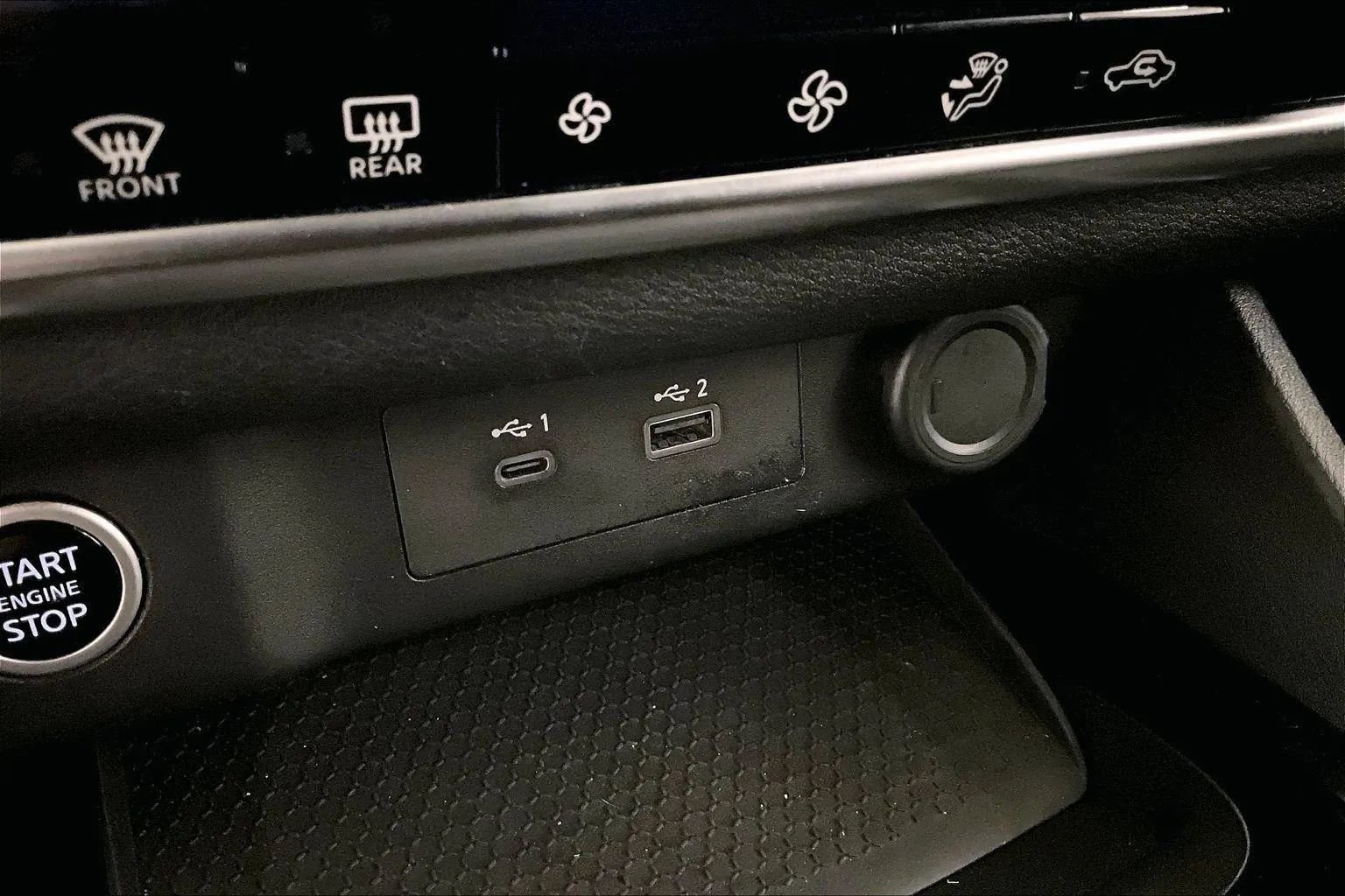 Used 2023 Nissan Rogue SV image 31