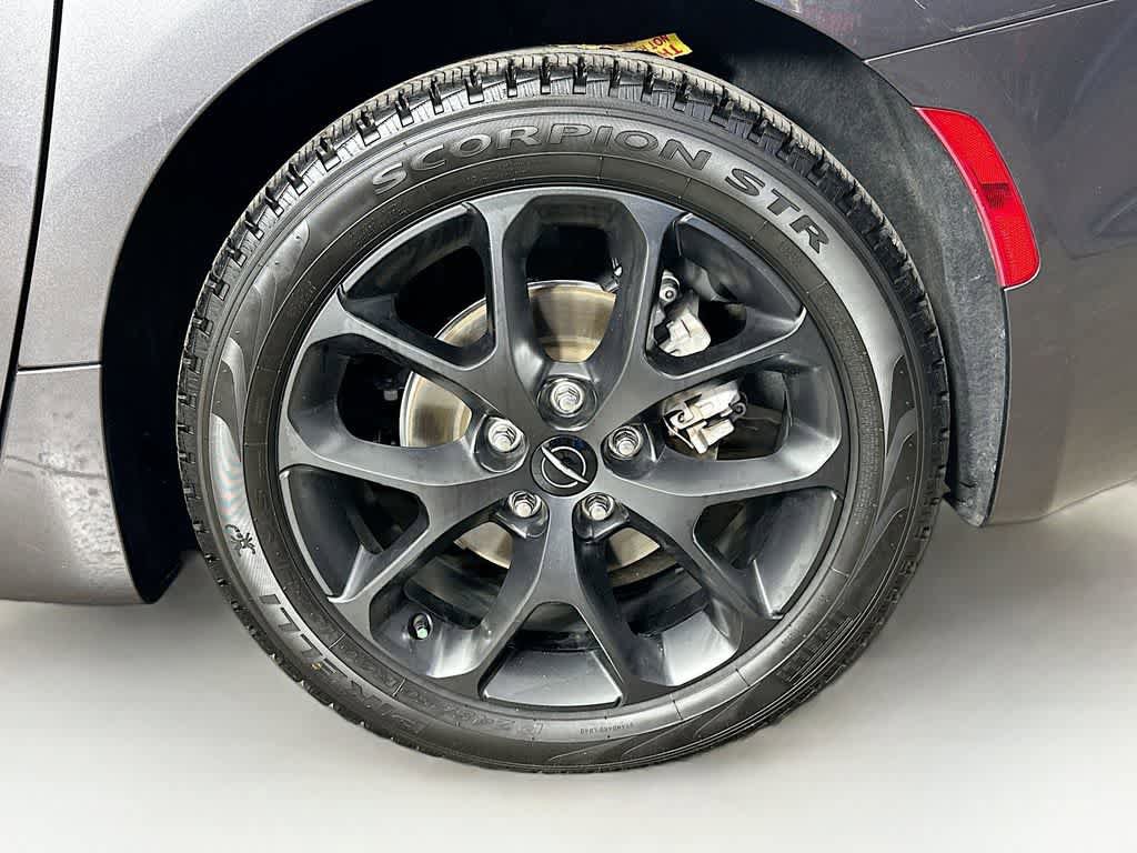 Used 2021 Chrysler Pacifica Touring w/ S Appearance Package FWD image 8