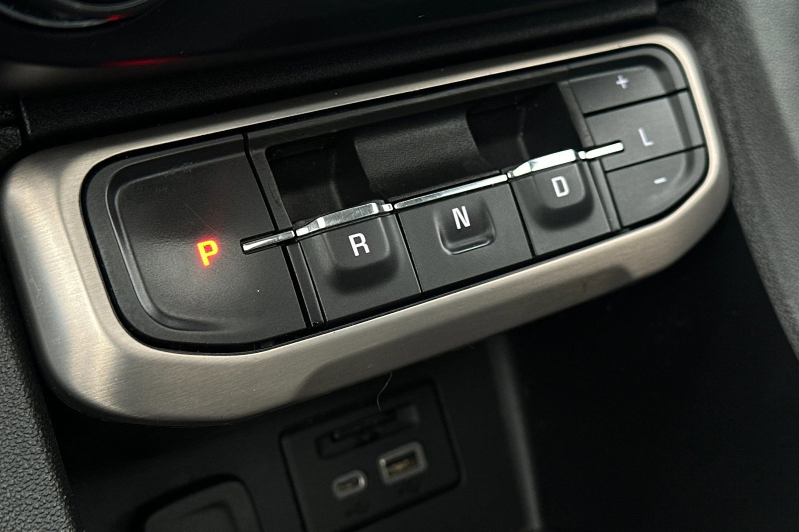 Used 2021 GMC Acadia Denali w/ Denali Technology Package image 25