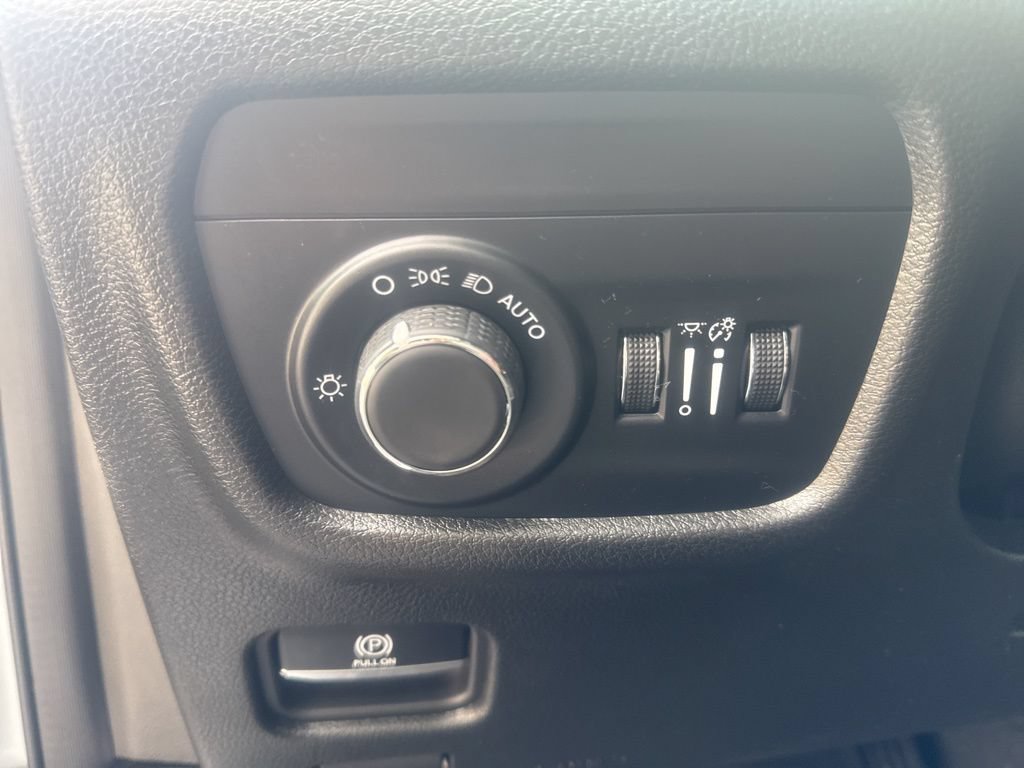 Used 2024 Jeep Grand Cherokee Altitude AWD/4WD image 19
