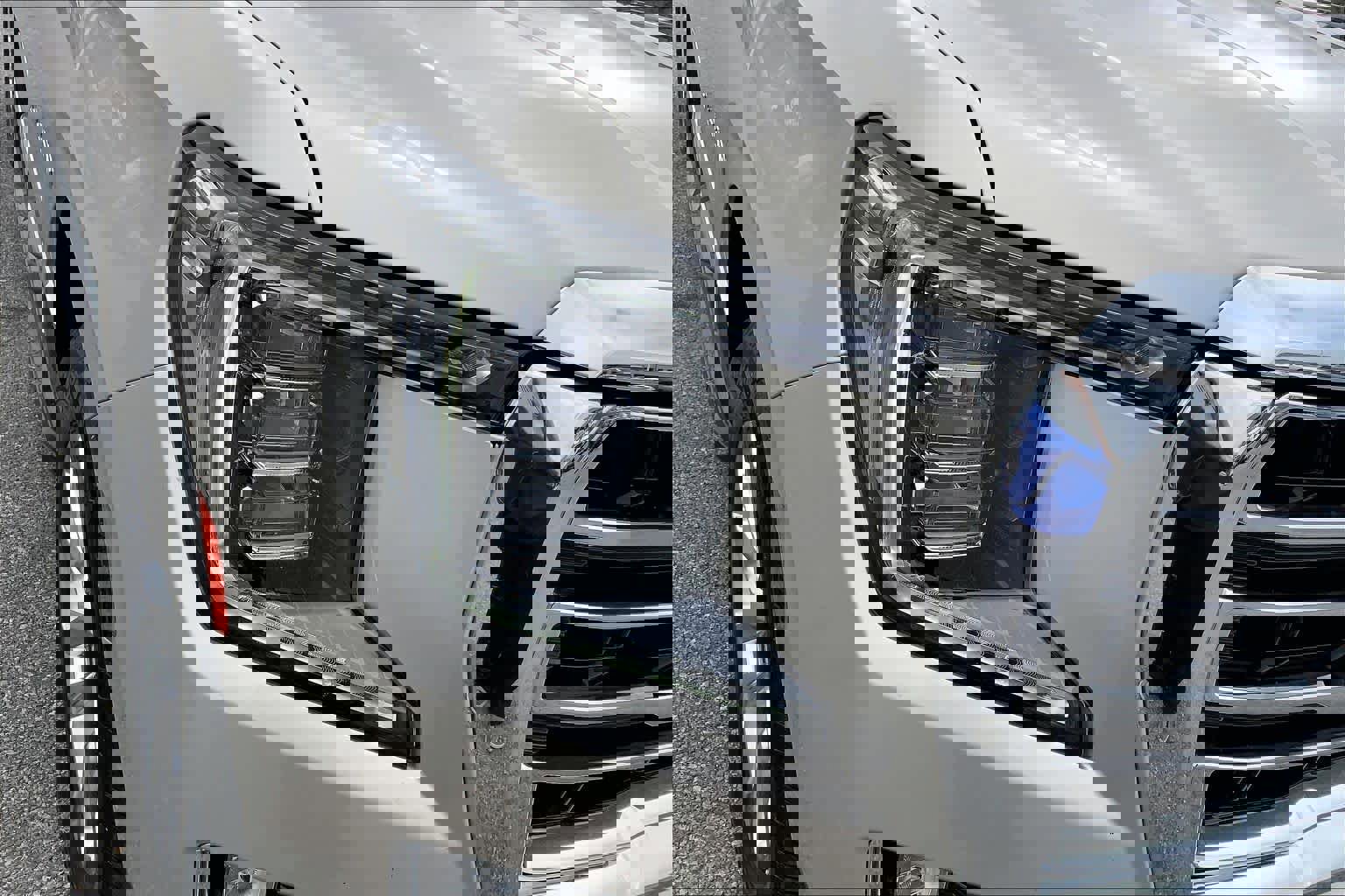 Used 2023 GMC Yukon XL SLT image 28