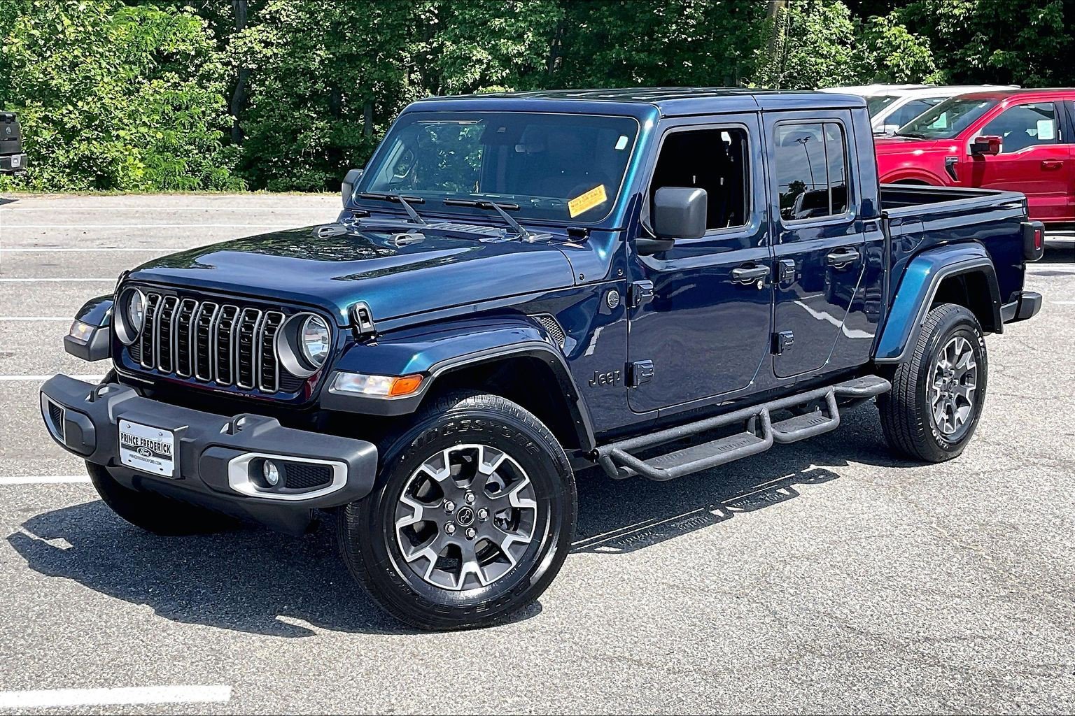 Used 2025 Jeep Gladiator Sport w/ Premium Package AWD/4WD image 3