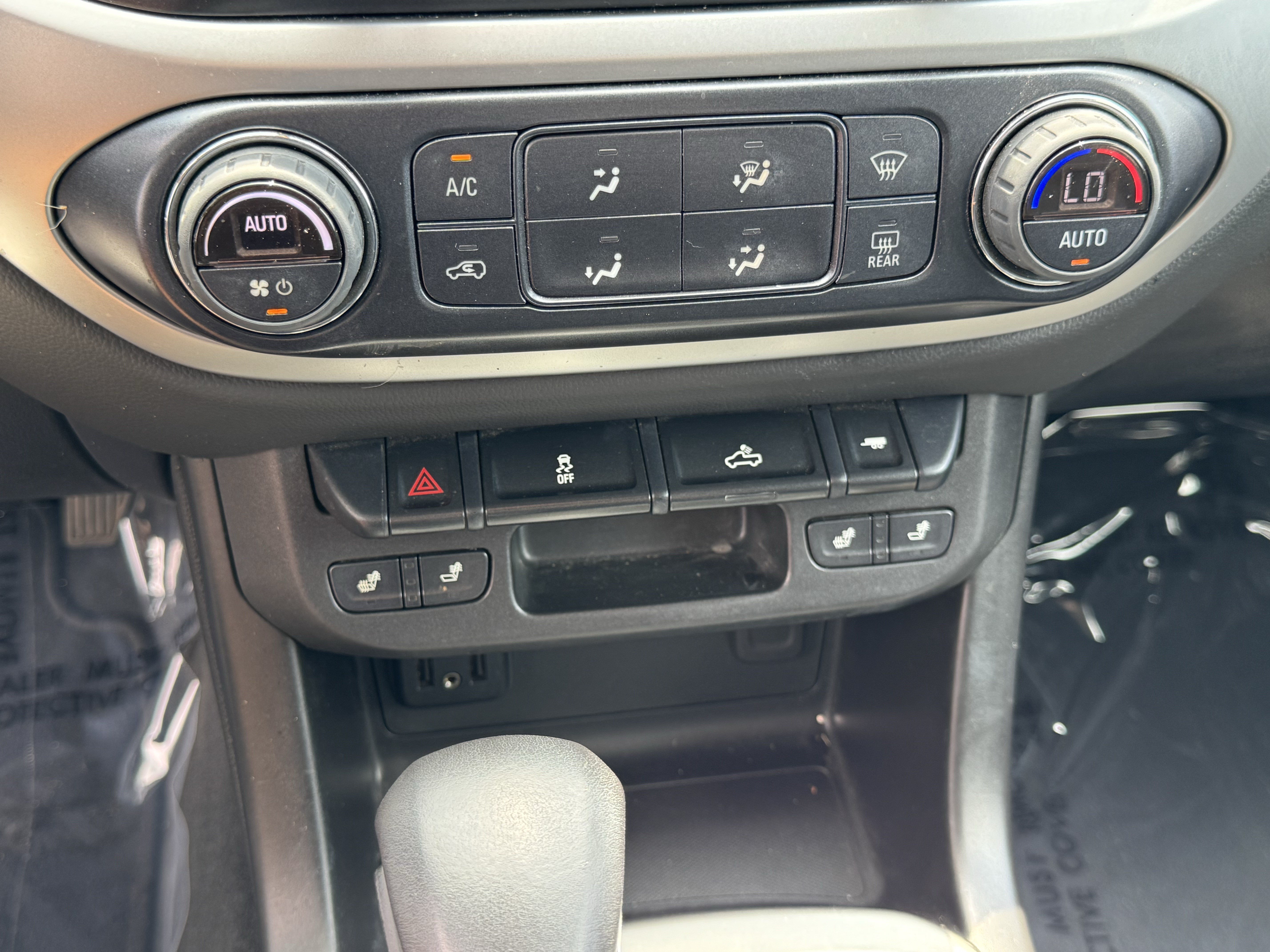 Used 2022 Chevrolet Colorado LT w/ Luxury Package RWD image 28