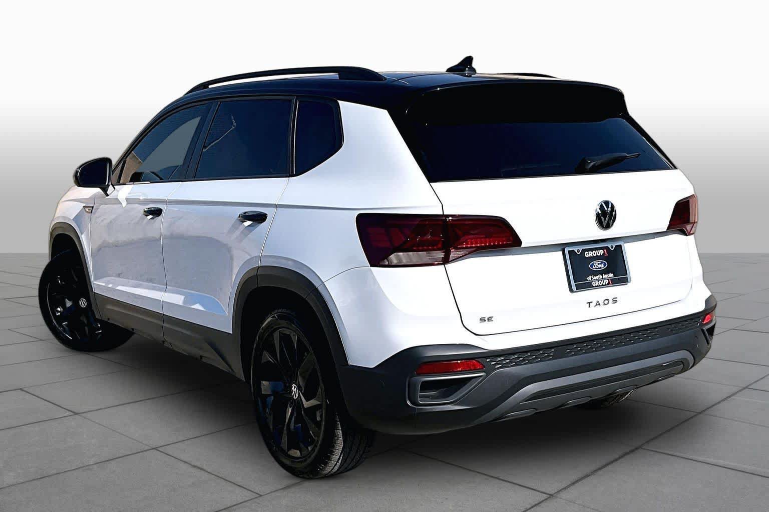 Used 2024 Volkswagen Taos SE w/ MDO Package FWD image 6