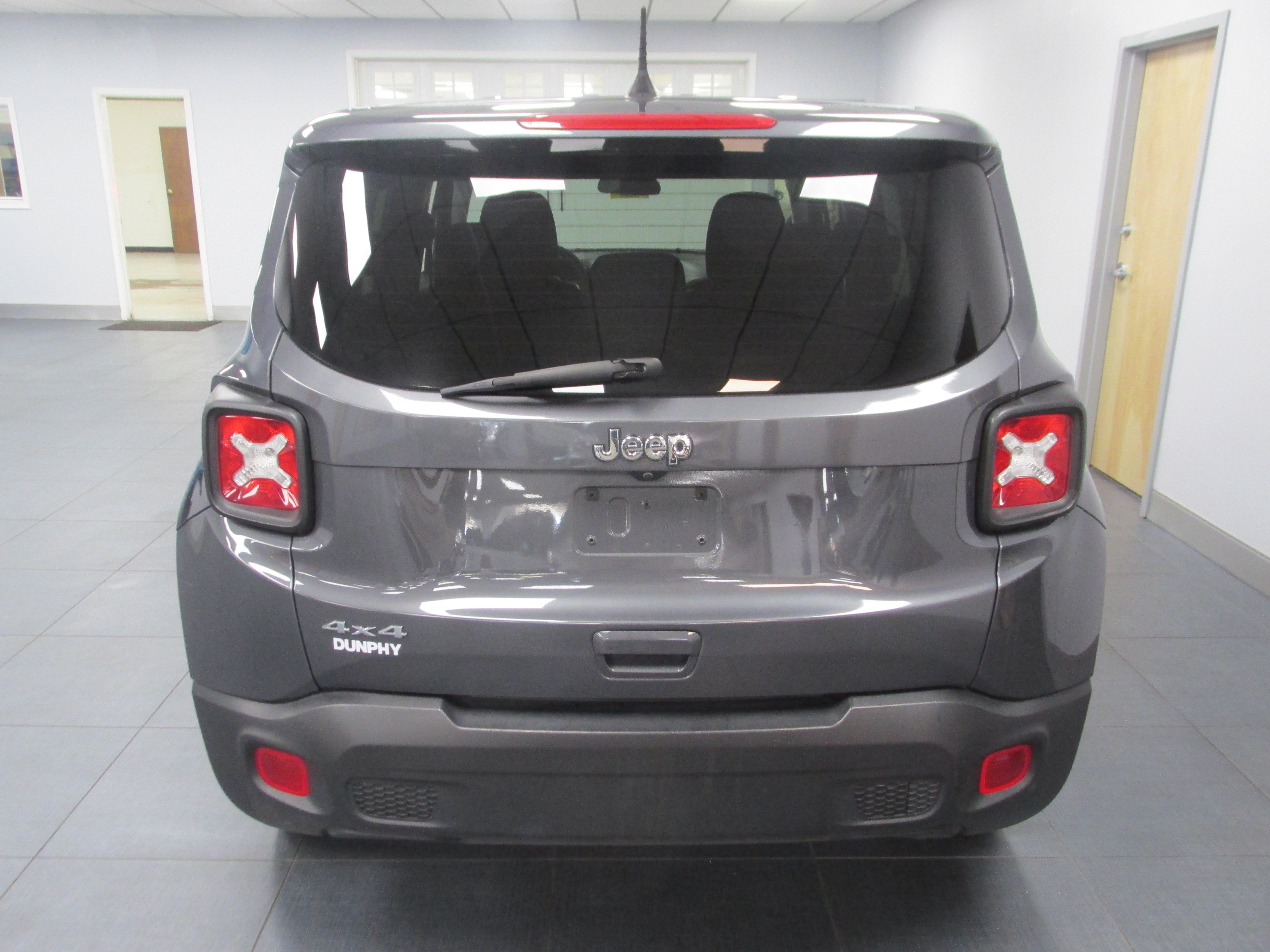 Used 2023 Jeep Renegade Latitude AWD/4WD image 6
