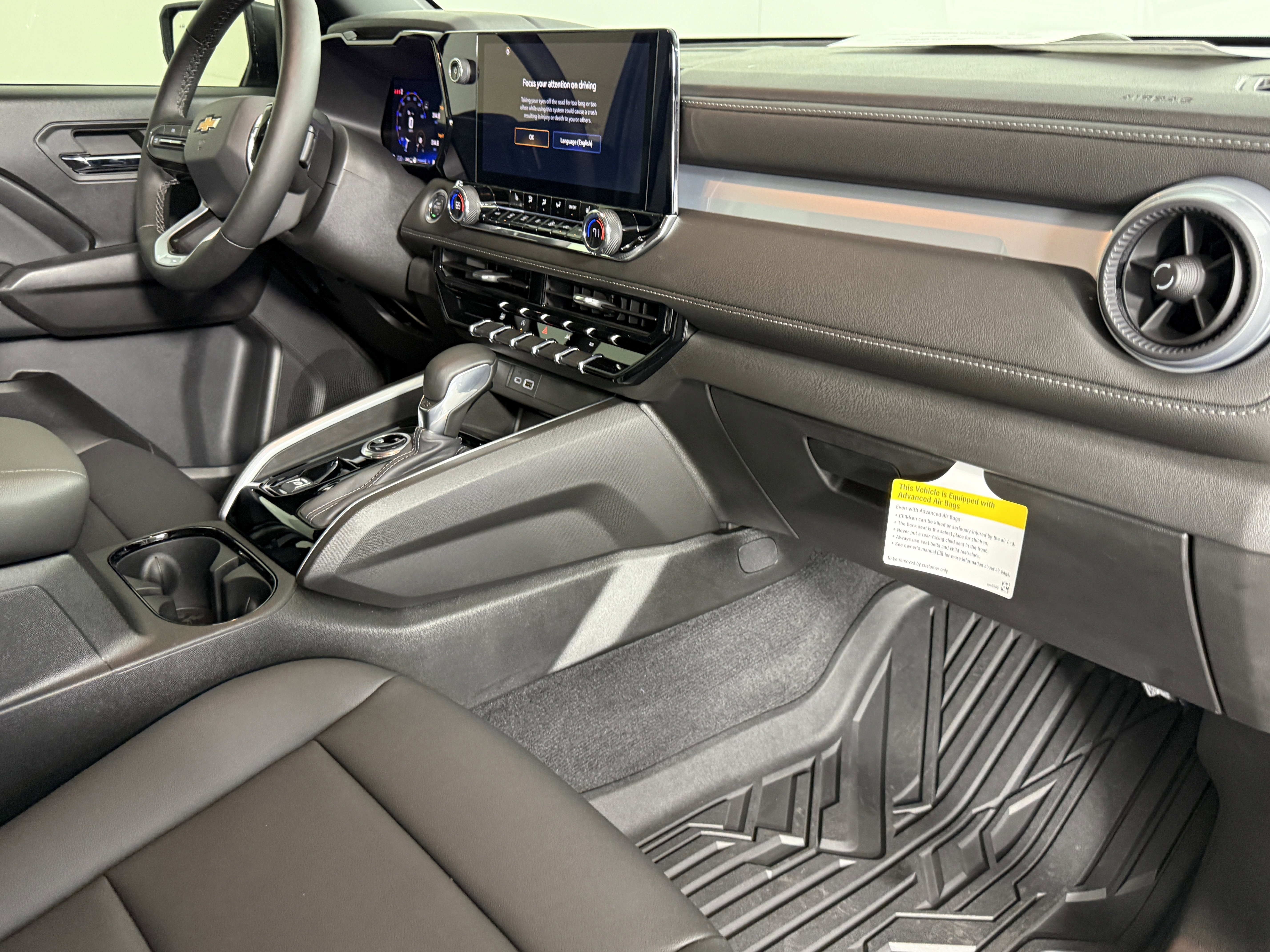 Used 2024 Chevrolet Colorado LT w/ LT Convenience Package III image 10