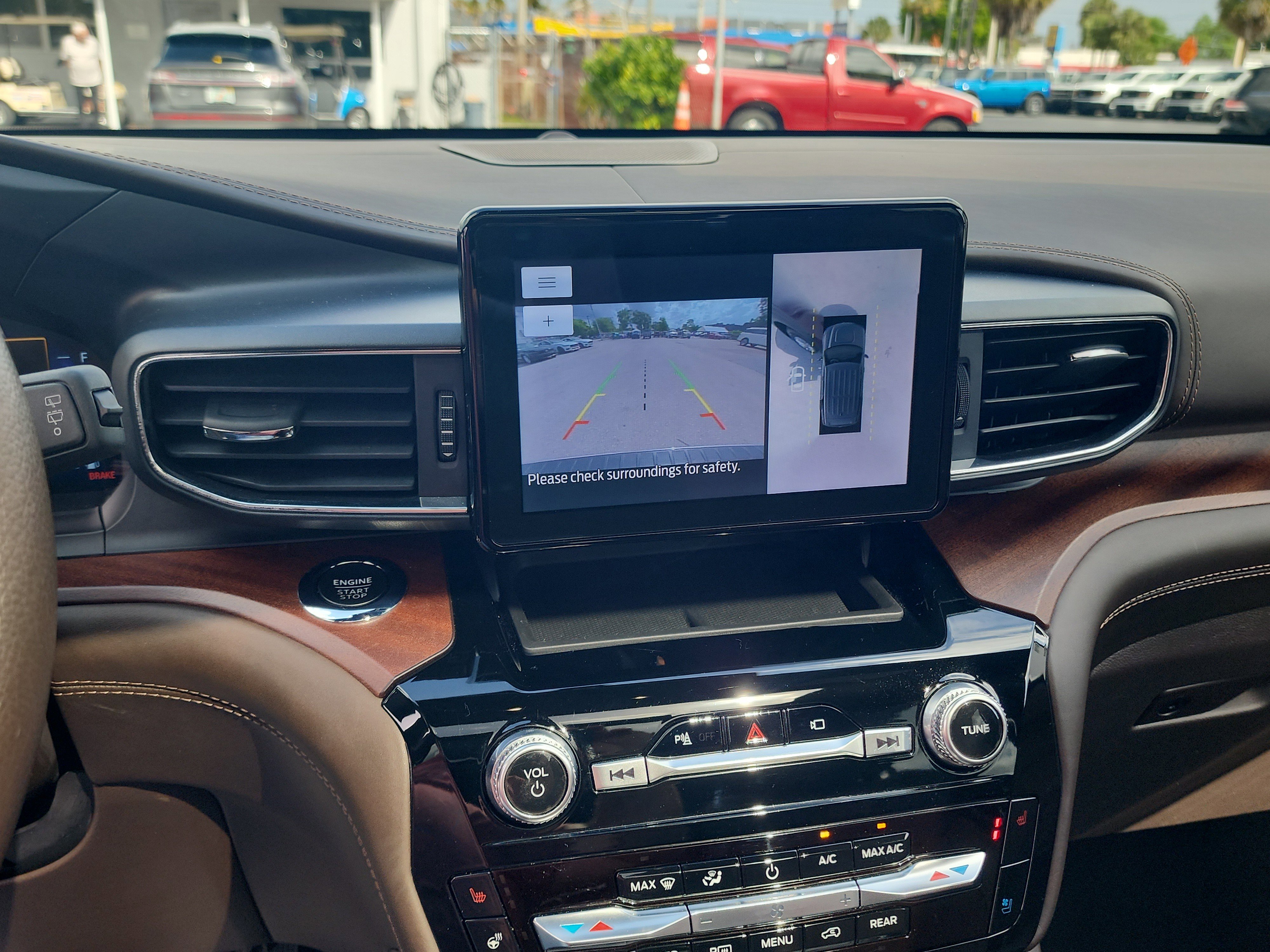 Certified 2023 Ford Explorer King Ranch w/ Class IV Trailer Tow Package image 32