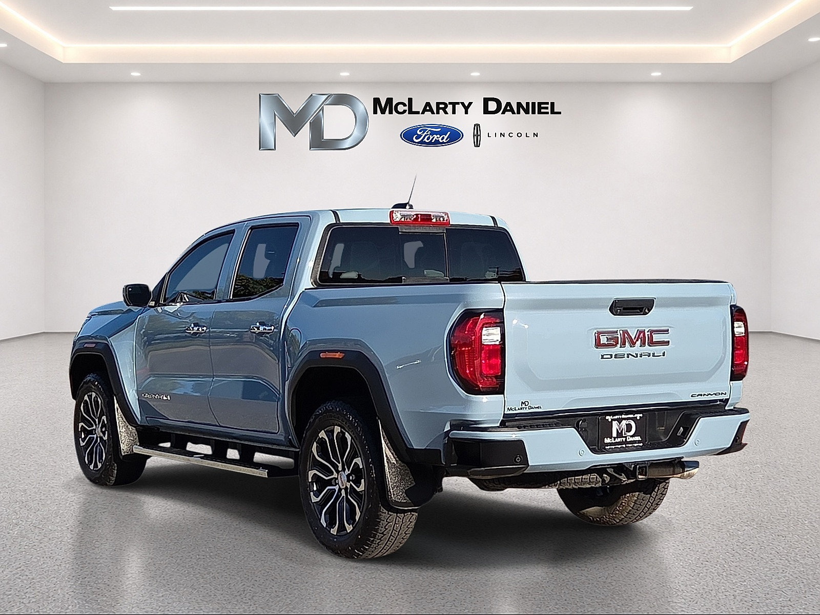 Used 2025 GMC Canyon Denali AWD/4WD image 4