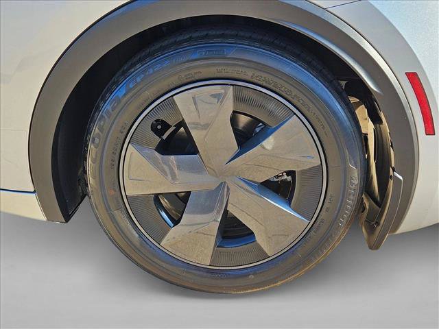 Used 2024 Toyota Prius LE FWD image 22