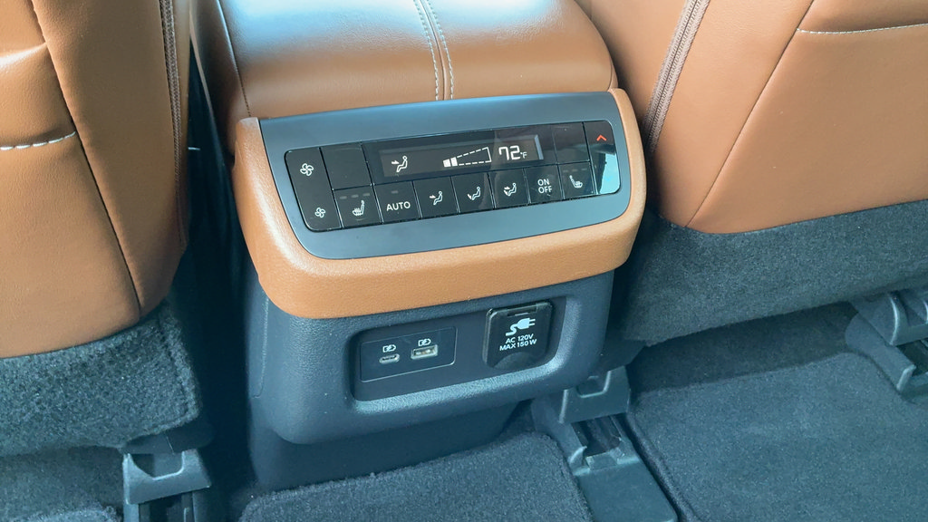 Used 2024 Nissan Pathfinder Platinum FWD image 10